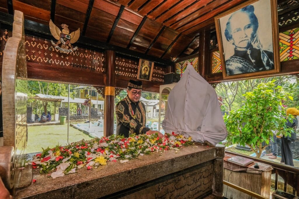 Ziarah Makam Cut Nyak Dhien: Teuku Riefky Ajak Generasi Muda Teladani Semangat Kepahlawanan
