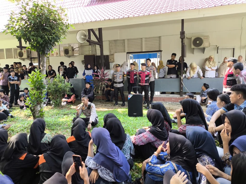 Ratusan Siswa SMKN 1 Mempawah Hilir Minta Dua Guru Dinonaktifkan Usai Video Viral