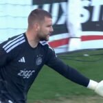 Maarten Paes Jadi Starter dan Bawa Ajax Lolos ke Play-off Liga Konferensi Eropa