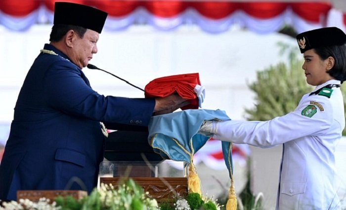 Makna Busana Presiden Prabowo di Upacara HUT ke-81 RI: Dari Songket hingga Melati