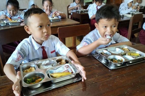DPR Dorong Pemerintah Pisahkan Anggaran Pendidikan dan MBG Mulai APBN 2027