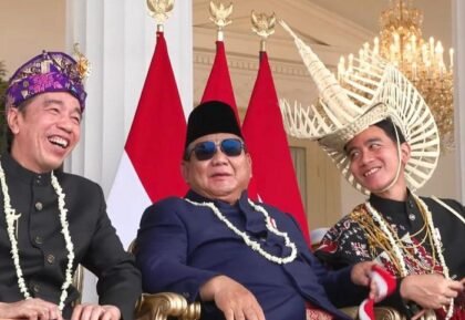 Momen Viral Jokowi, Prabowo, dan Gibran Duduk Bersama di Istana pada HUT ke-81 RI