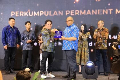 Kemnaker Mendorong Sertifikasi Kompetensi Profesi Makeup Permanen dan Alasannya