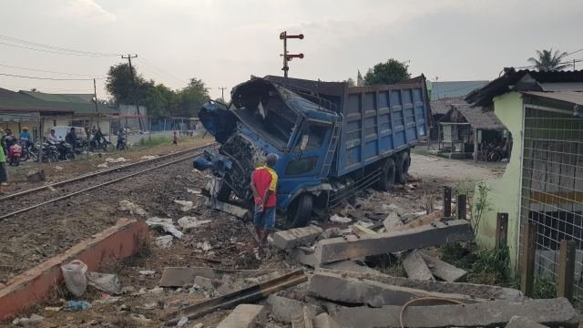 Kecelakaan Kereta Api dan Truk di Sergai, DPR Angkat Isu Bahaya Perlintasan Sebidang Tanpa Palang