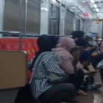 KRL Palmerah-Tanah Abang Dilempar Batu, Penumpang Panik dan Terkejut