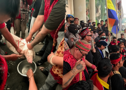 Makna Aksi Potong Babi dalam Demonstrasi DPRD Kalbar dan 7 Tuntutan Aliansi