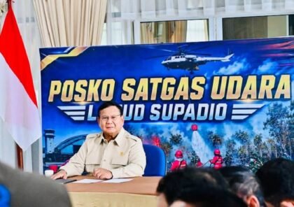Presiden Prabowo Tiba di Kalbar dan Pimpin Rapat Penanganan Karhutla