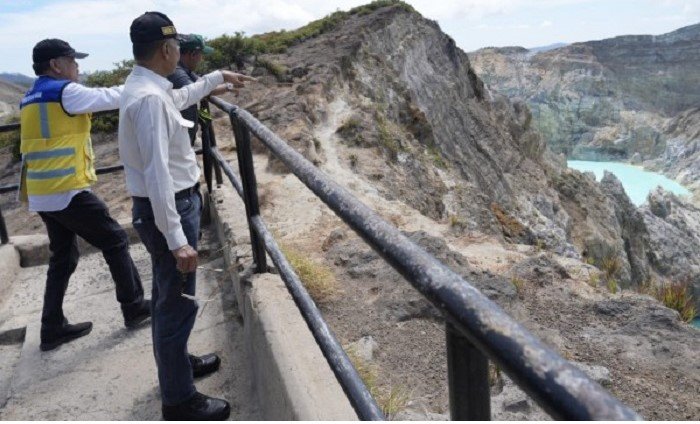 Menteri Dody Tinjau Kondisi Danau Kelimutu Usai Gempa: Tindak Lanjut Koordinasi Pascagempa