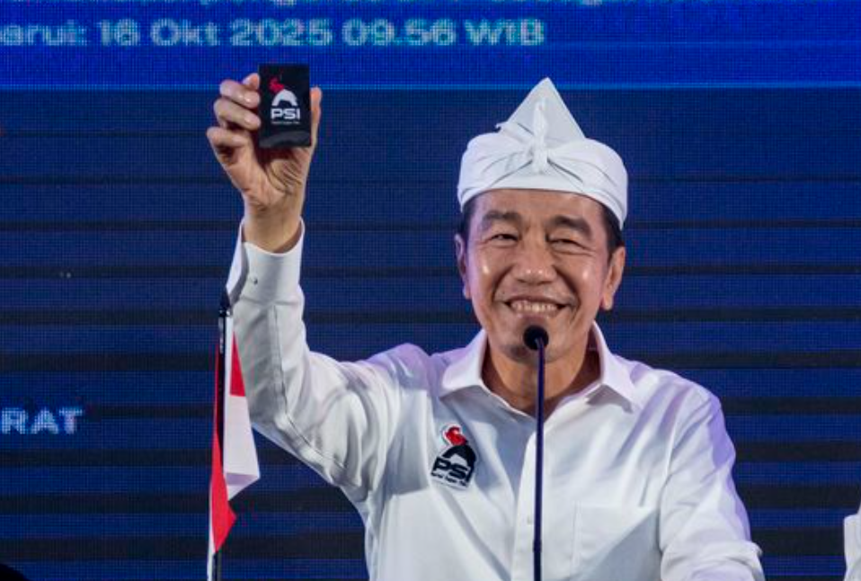 Jokowi Ungkap Alasan Pamer KTA PSI: Politik Adalah Soal Momentum dan Kebebasan Pribadi