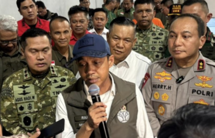Pesawat Menhut Raja Juli Gagal Mendarat di Bandara Supadio Akibat Aksi Demo Mahasiswa dan Kabut Asap