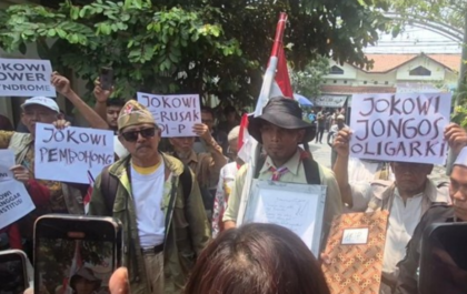 Demo Belasan Massa ARIB di Rumah Jokowi Terkait Pernyataan Budi Arie
