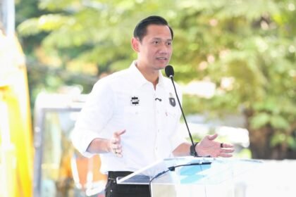 Menko AHY Tegaskan Keselamatan Penerbangan di Tengah Sebaran Abu Vulkanik