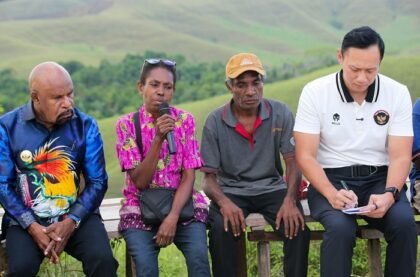 Cek Jalan Skory-Puay di Papua, Menko AHY: Program IJD Bermanfaat untuk Masyarakat