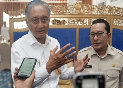 SEKOLAH RAKYAT - Menteri PU Dody Hanggodo memantau progres pembangunan Sekolah Rakyat Tahap III Tanah Datar Rampung di 2027, belum lama ini. Ia menargetkan pembangunan Tahap III ini bisa rampung di 2027. OFFICIAL HUMAS KEMEN PU/REPRO
