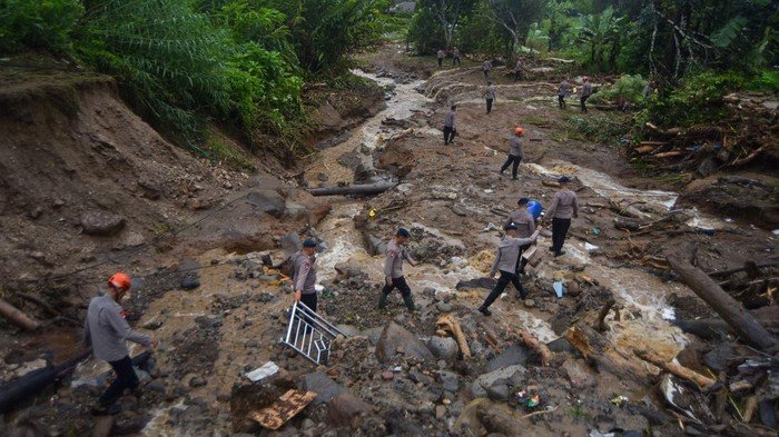 Galodo Serang Solok, Dua Warga Hilang dan 9 Keluarga Mengungsi