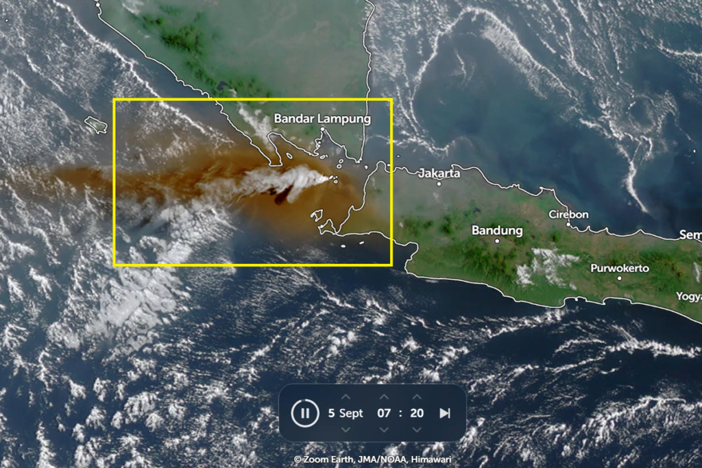 Citra Satelit Tangkap Erupsi Anak Krakatau, Warna Selat Sunda Berubah