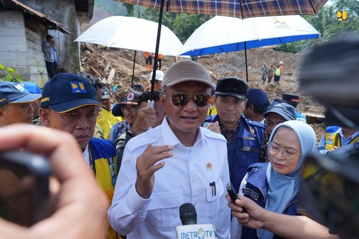 Kementerian PU Siapkan Pompa Banjir dan Excavator untuk Atasi Luapan Sungai di Padang
