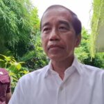 Massa Demo di Rumah Jokowi: Tuntut Gibran Mundur dari Jabatan Wakil Presiden