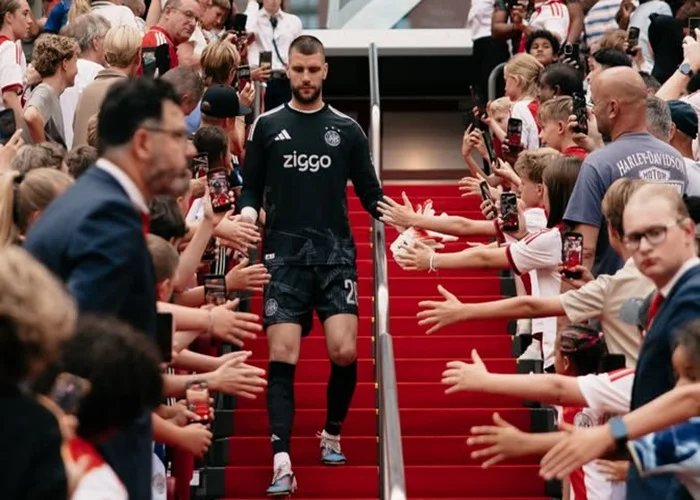Line Up Ajax Vs Hajduk Split Liga Conference UEFA 2026: Kiper Timnas Indonesia Maarten Paes Masuk Daftar