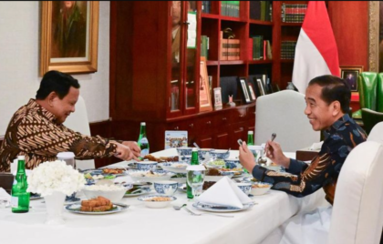 Jokowi dan Prabowo Bahas Bola dan Politik dalam Pertemuan di Kertanegara