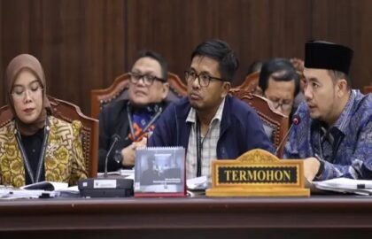 Gugatan Gibran ke MK: Permintaan Denny Indrayana Cs yang Perlu Diketahui