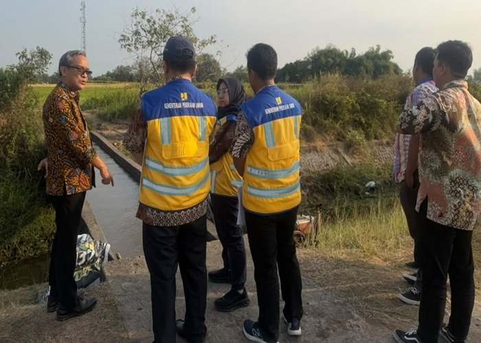 SUPLESI AIR - Menteri Dody Hanggodo memfokuskan upaya menjaga ketersediaan perairan untuk warga, termasuk pemenuhan air untuk pertanian. Terbaru, Kementerian PU lewat BBWS Brantas melakukan suplesi air di Waduk Bening demi memastikan kebutuhan air untuk pertanian di Nganjuk Jawa Timur terpenuhi. Berikut lengkapnya, Rabu (7/10/2026). OFFICIAL BIRO KOMUNIKASI PUBLIK KEMEN PU / REPRO