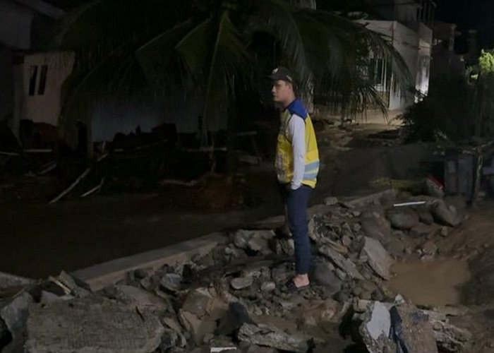 PENANGANAN PERMANEN - Menteri PU Dody Hanggodo meninjau situasi di lokasi terjadinya banjir Padang, Sabtu (10/10/2026) lalu. Politisi Partai Demokrat itu menginstruksikan jajarannya di Kementerian PU untuk menggelar penanganan permanen agar bisa mengantisipasi risiko bencana serupa di lokasi tersebut di masa mendatang. Berikut selengkapnya, Senin (12/10/2026) OFFICIAL BIRO KOMUNIKASI PUBLIK KEMENTERIAN PU/REPRO