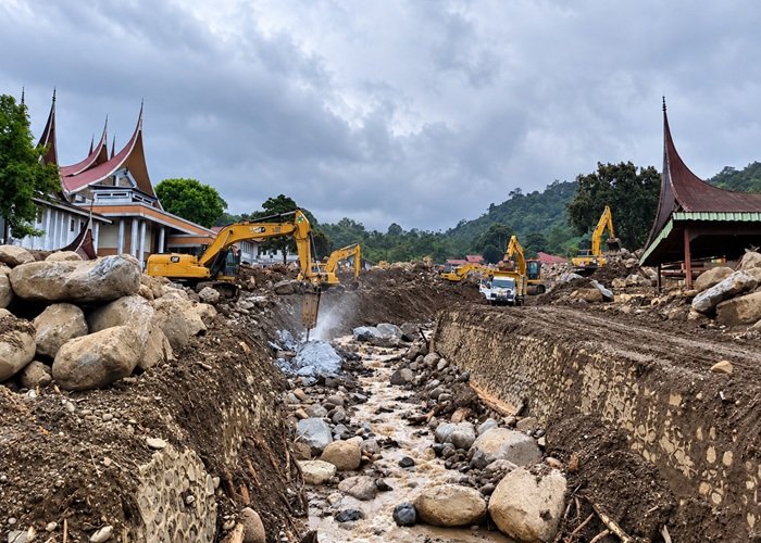BANGUN DAM - Menteri PU Dody Hanggodo menginstruksikan Ditjen SDA Kementerian PU membangun Sabo Dam di hulu Sungai Batang Baliang, Solok, Sumatera Barat. Menurut Dody, ini penting sebagai langkah mitigasi pencegahan ancaman Galodo di masa mendatang. Berikut selengkapnya, Rabu (14/10/2026) OFFICIAL BIRO KOMUNIKASI PUBLIK KEMENTERIAN PU/REPRO