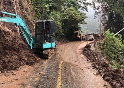 PERCEPAT PEMBERSIHAN - Menteri PU Dody Hanggodo memastikan jalur jalan nasional di Tapan Sumatera Barat yang menghubungkan dengan Provinsi Jambi kini sudah sepenuhnya berfungsi kembali. Untuk mempercepat agar bisa dioperasikan penuh seperti sebelum bencana, Dody Hanggodo menginstruksikan jajarannya mempercepat pembersihan di 14 titik tersisa. OFFICIAL BIRO KOMUNIKASI PUBLIK KEMENTERIAN PU/REPRO