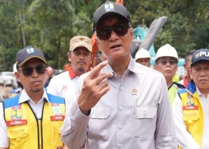 PASTIKAN KEANDALAN - Menteri PU Dody Hanggodo mengungkapkan pemulihan infrastruktur pascabencana di Sumatera tak hanya soal konektivitas, tapi juga keandalan dan bisa berikan rasa aman ke masyarakat. Berikut selengkapnya, Senin (19/10/2026). OFFICIAL BIRO KOMUNIKASI PUBLIK KEMENTERIAN PU/REPRO