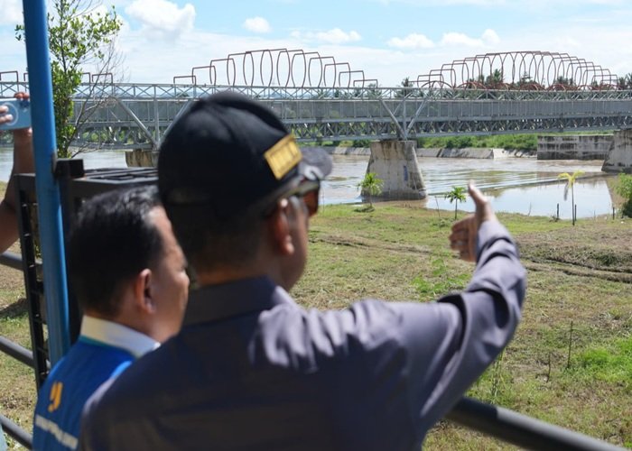 KUNJUNGI ACEH - Menteri PU Dody Hanggodo menginspeksi kesiapan infrastruktur pengendalian banjir dalam kunjungannya ke Aceh, Selasa (20/10/2026) lalu. Politisi Partai Demokrat yang juga orang nomor 1 di Kementerian PU tersebut memastikan infrastruktur pengendalian banjir di Aceh sudah siap untuk menghadapi musim hujan di penghujung 2026 yang akan segera tiba. OFFICIAL BIRO KOMUNIKASI PUBLIK KEMENTERIAN PU/REPRO