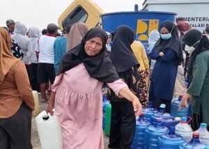 KIRIM AIR - Menteri PU Dody Hanggodo menginstruksikan jajarannya untuk bisa membantu warga mengatasi dampak bencana kekeringan. Terbaru, ratusan ribu liter air bersih telah dikirimkan kepada warga. Berikut selengkapnya, Jumat (23/10/2026). BIRO KOMUNIKASI PUBLIK KEMENTERIAN PU/REPRO