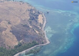 TUNTAS 2028 - Penampakan aerial udara Jalan Lintas Utara Flores NTT yang sedang dibangun Kementerian PU. Menteri PU Dody Hanggodo meninjau pembangunan jalan di Jalur Labuan Bajo - Maumere Nusa Tenggara Timur (NTT) pada Jumat (23/10/2026) lalu. Politisi Partai Demokrat itu menjanjikan jalur sepanjang 472 Km ini tuntas akhir 2028 nanti. OFFICIAL BIRO KOMUNIKASI PUBLIK KEMENTERIAN PU/REPRO