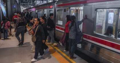 Keributan Penumpang KRL di Stasiun Tebet, KAI Commuter Berikan Penjelasan