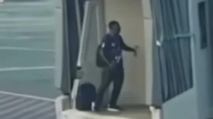 Penumpang Terlambat Terobos Garbarata di Bandara Sorong Saat Pesawat Sudah Berangkat